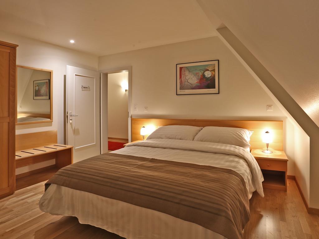 Hotel Du Cheval Blanc - City Center Bulle Room photo